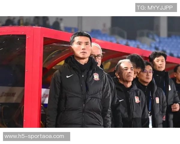 邵佳一发布会记者人数仅五十人左右两度口误将伊万称为杜伊引发关注