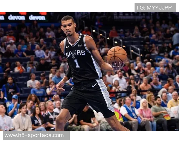 马刺多控球手巧妙应对雷霆压迫防守文班成为关键选择 马刺多控球手巧妙应对雷霆压迫防守文班成为关键选择